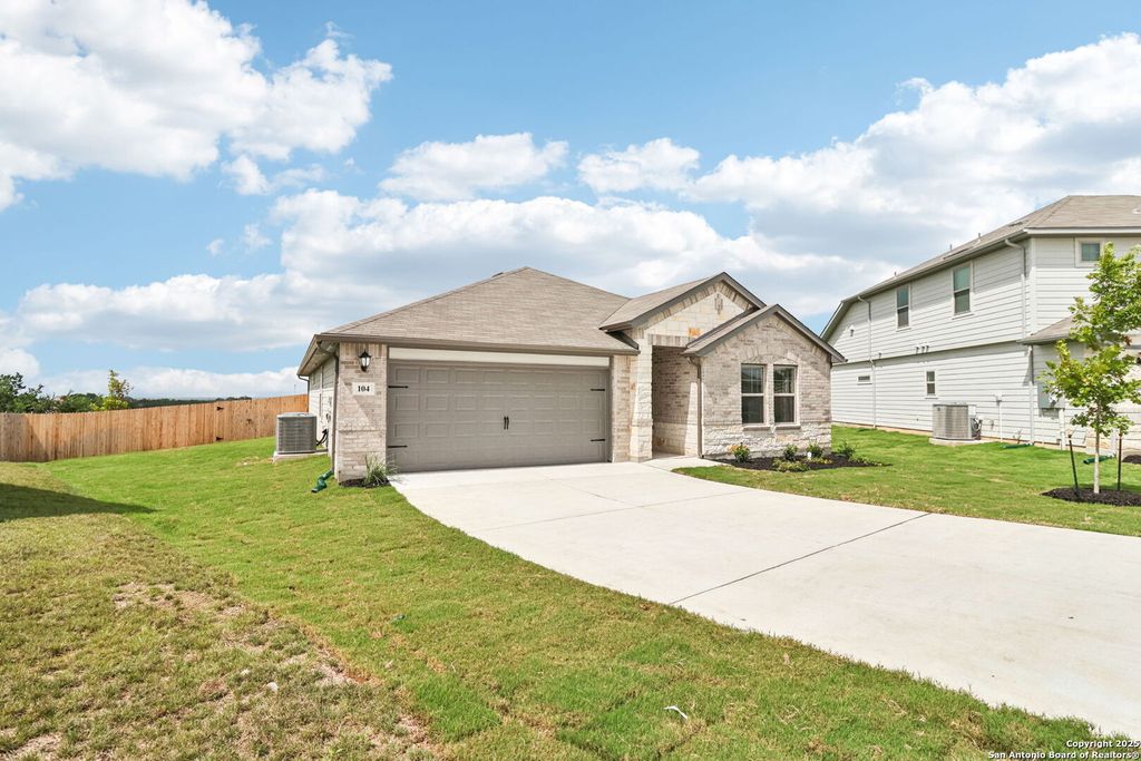 Photo of 104 Shelton Pass, Cibolo, TX 78108 (MLS # 1857827)