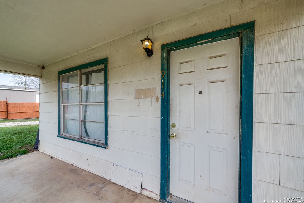 Photo of 914 Trail, Floresville, TX 78114 (MLS # 1887088)