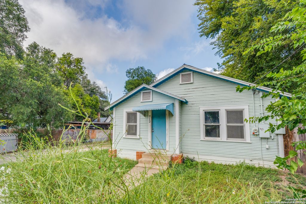 Photo of 712 S Austin, Seguin, TX 78155 (MLS # 1891572)