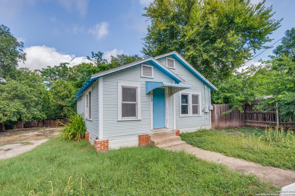 Photo of 712 S Austin, Seguin, TX 78155 (MLS # 1891572)