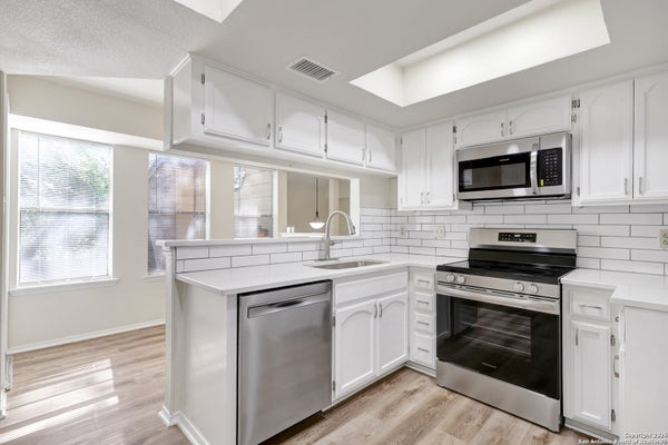9326 WHISPER PT, SAN ANTONIO, TX 78240 - Image 15e1bb0ef68f4df6832a59fa8613a0f1/1938985647