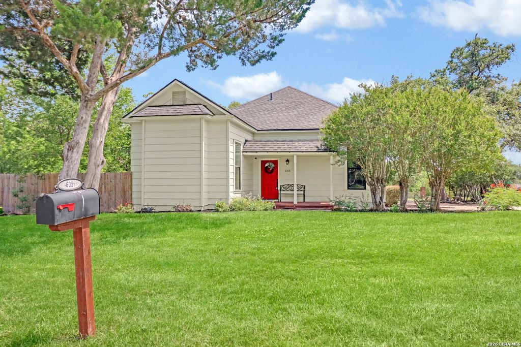 Photo of 605 E Donegan, Seguin, TX 78155 (MLS # 1991799)