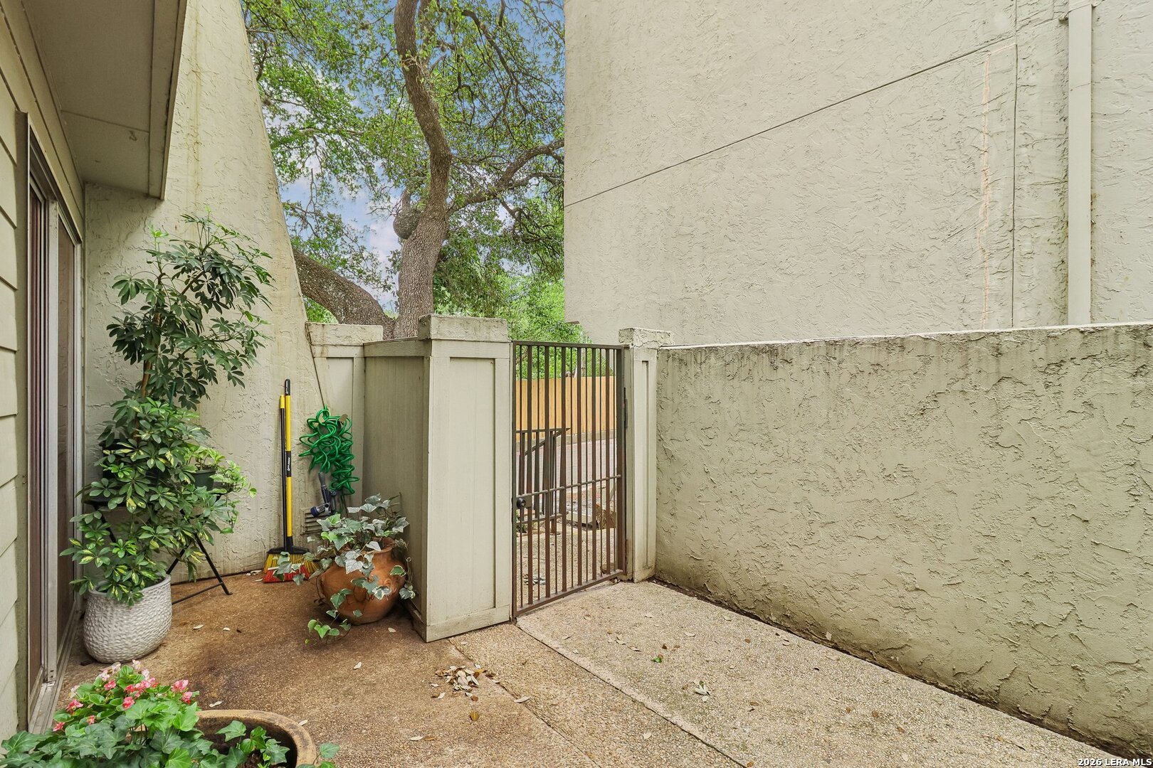 3102 EISENHAUER RD E34