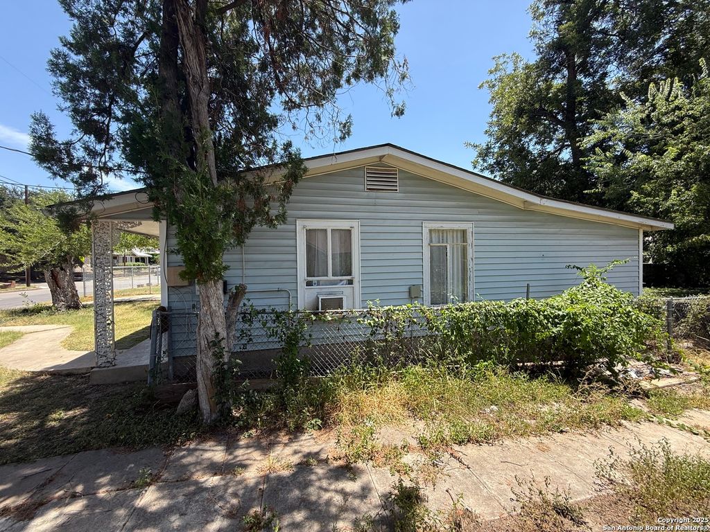 Photo of 1418 Virginia, San Antonio, TX 78203 (MLS # 1909722)