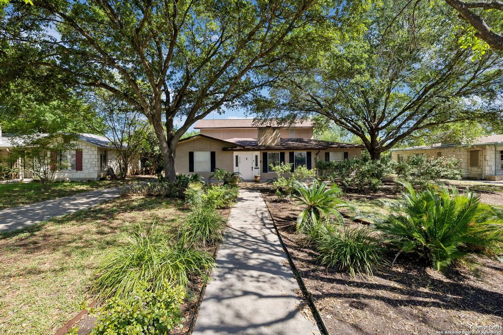 Photo of 239 E Nottingham, San Antonio, TX 78209 (MLS # 1861001)