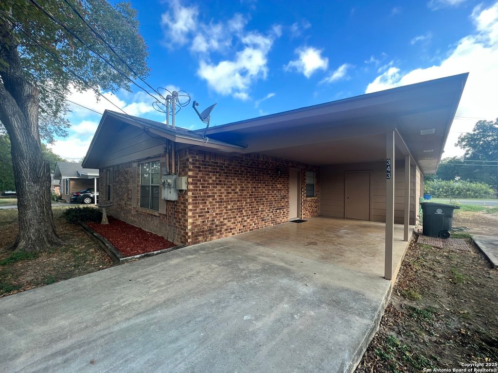 Photo of 343 Bobolink, New Braunfels, TX 78130 (MLS # 1917991)