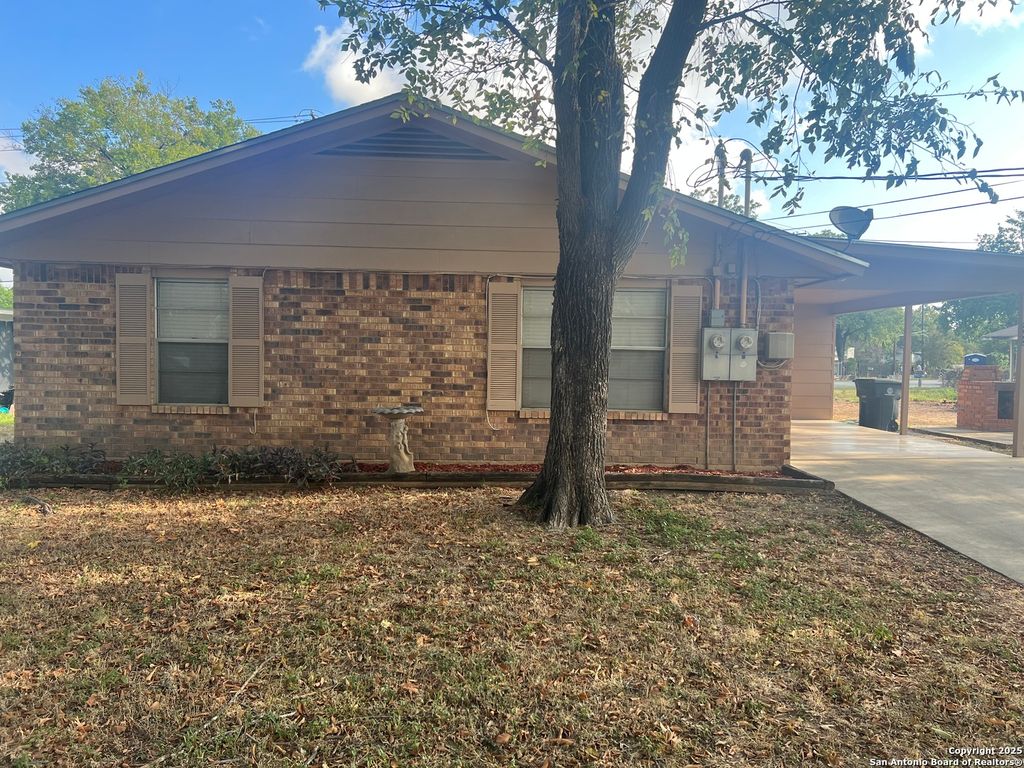 Photo of 343 Bobolink, New Braunfels, TX 78130 (MLS # 1917991)