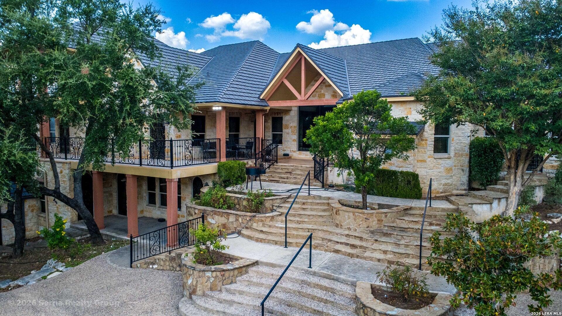 15619 Gray Oak