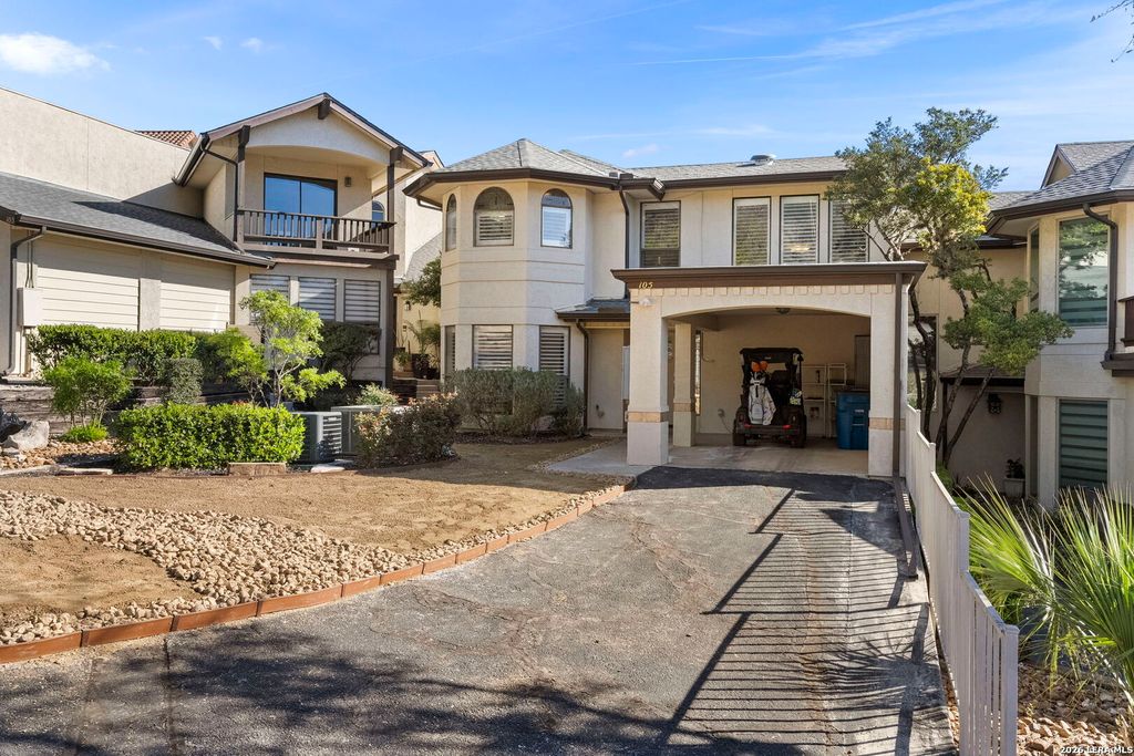 Photo of 105 E Tapatio Dr, Boerne, TX 78006 (MLS # 1948907)