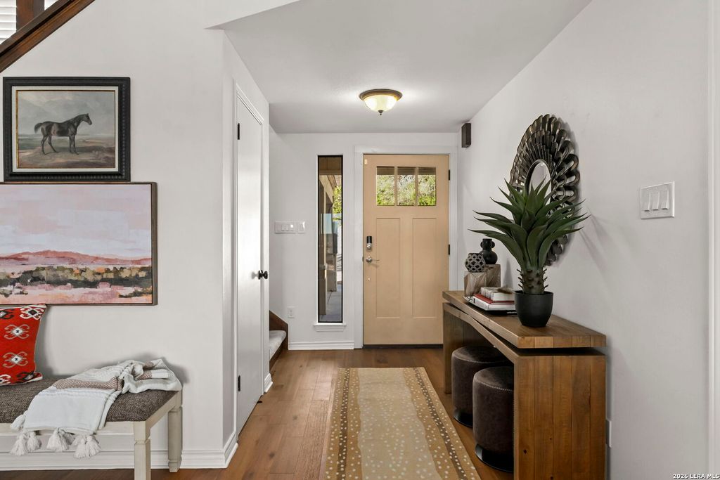 Photo of 105 E Tapatio Dr, Boerne, TX 78006 (MLS # 1948907)