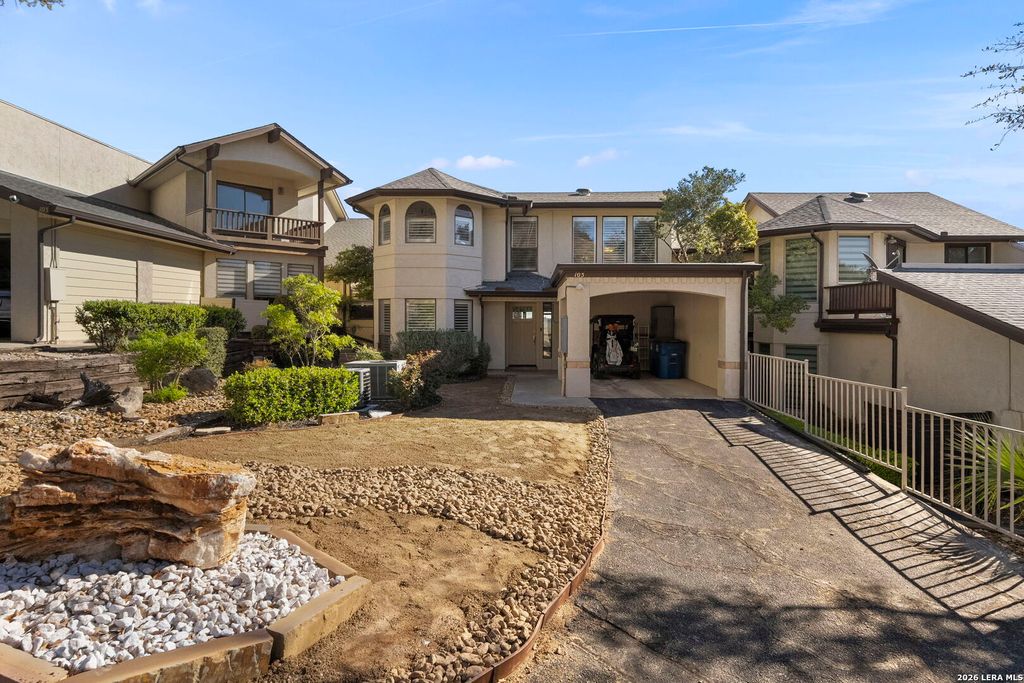 Photo of 105 E Tapatio Dr, Boerne, TX 78006 (MLS # 1948907)