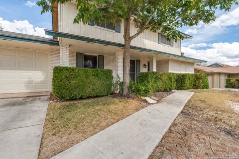 153 Amistad Blvd. Universal City TX 78148