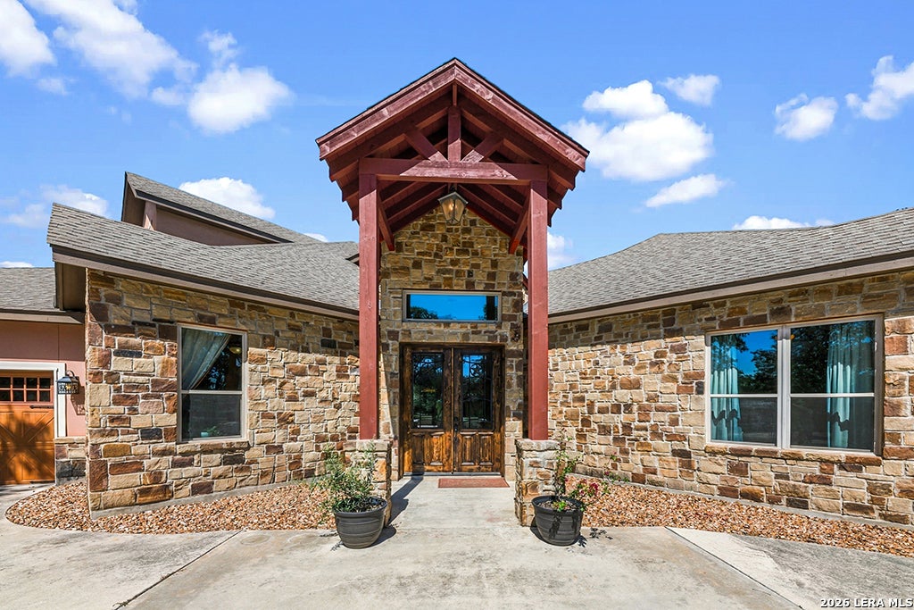 507 ENCHANTED OAK DR