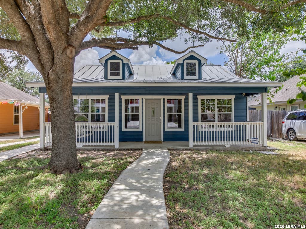 Photo of 511 S MESQUITE ST, San Antonio, TX 78203 (MLS # 2000938)