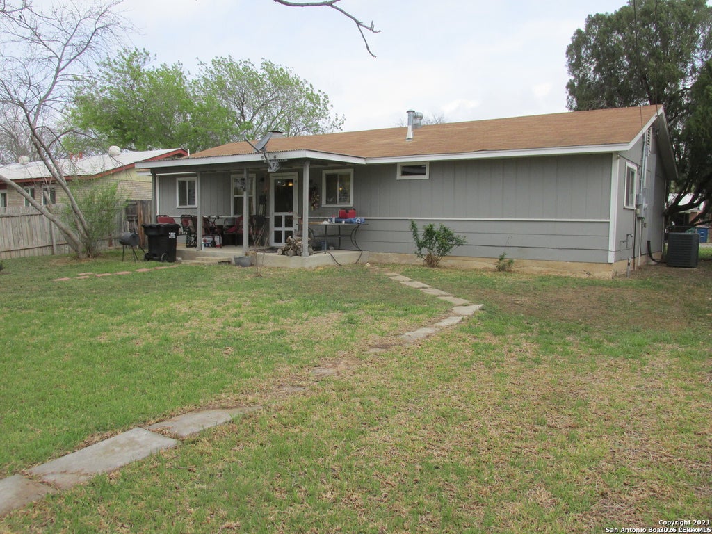 Photo of 2305 ELAINE DR, Hondo, TX 78861 (MLS # 1957968)