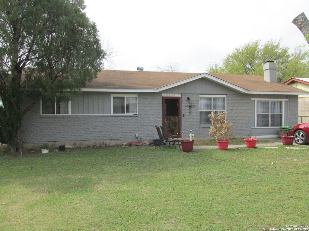 Photo of 2305 ELAINE DR, Hondo, TX 78861 (MLS # 1957968)