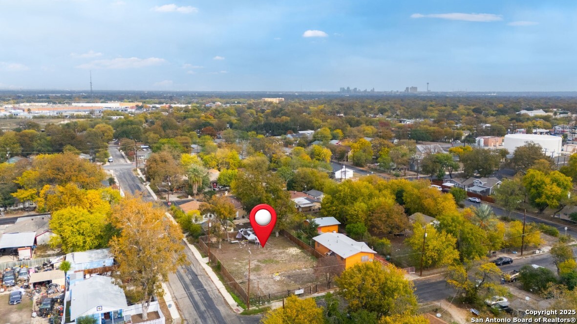 Search 1121 Vickers Ave