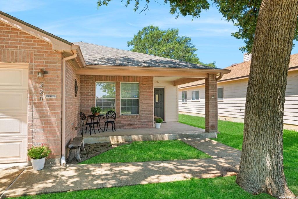 Photo of 220 Jordan Place, Boerne, TX 78006 (MLS # 1993141)