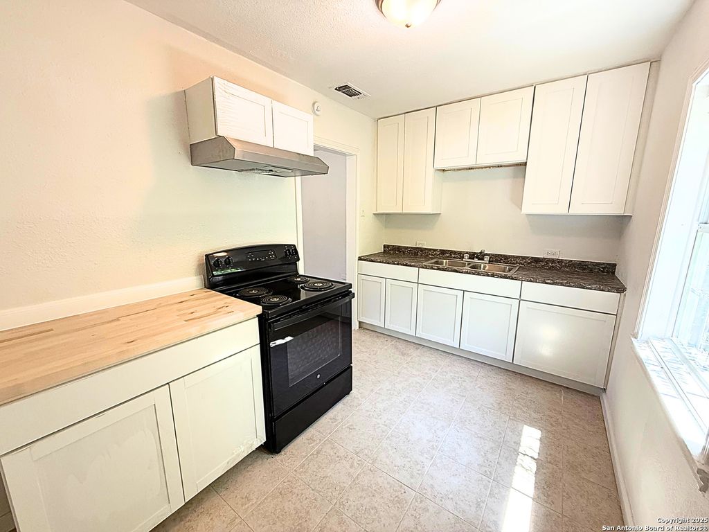 Photo of 2234 Hays, San Antonio, TX 78202 (MLS # 1906573)