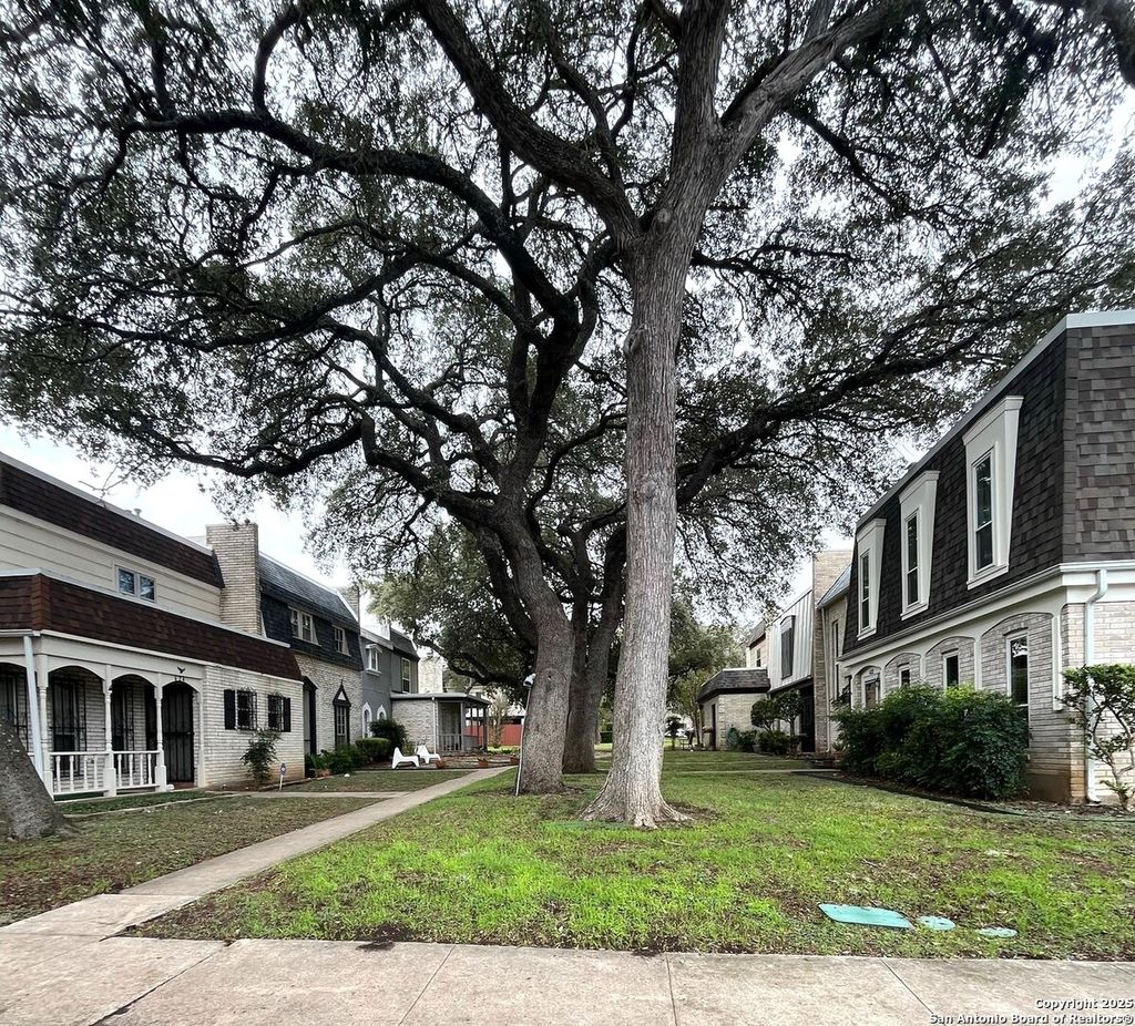 Photo of 636 Strings Dr, San Antonio, TX 78216 (MLS # 1926503)