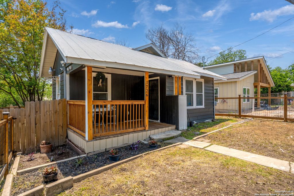 Photo of 1726 Center, San Antonio, TX 78202 (MLS # 1868432)
