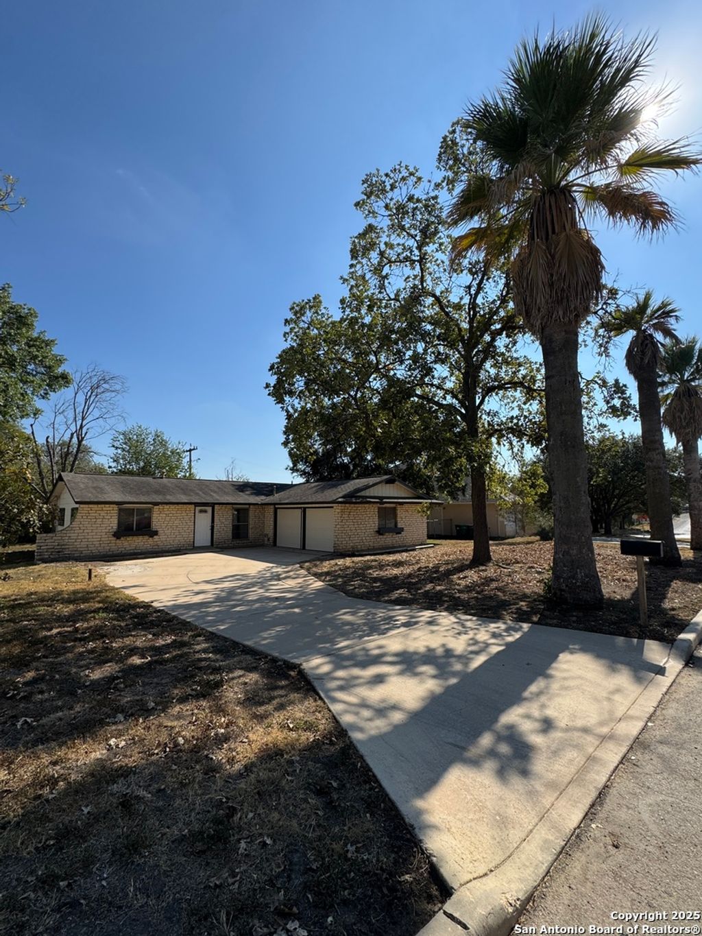 Photo of 106 Woodview, Live Oak, TX 78233 (MLS # 1934335)