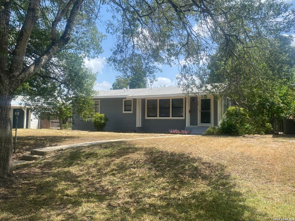 Photo of 308 Larchmont Dr, San Antonio, TX 78209 (MLS # 2002015)