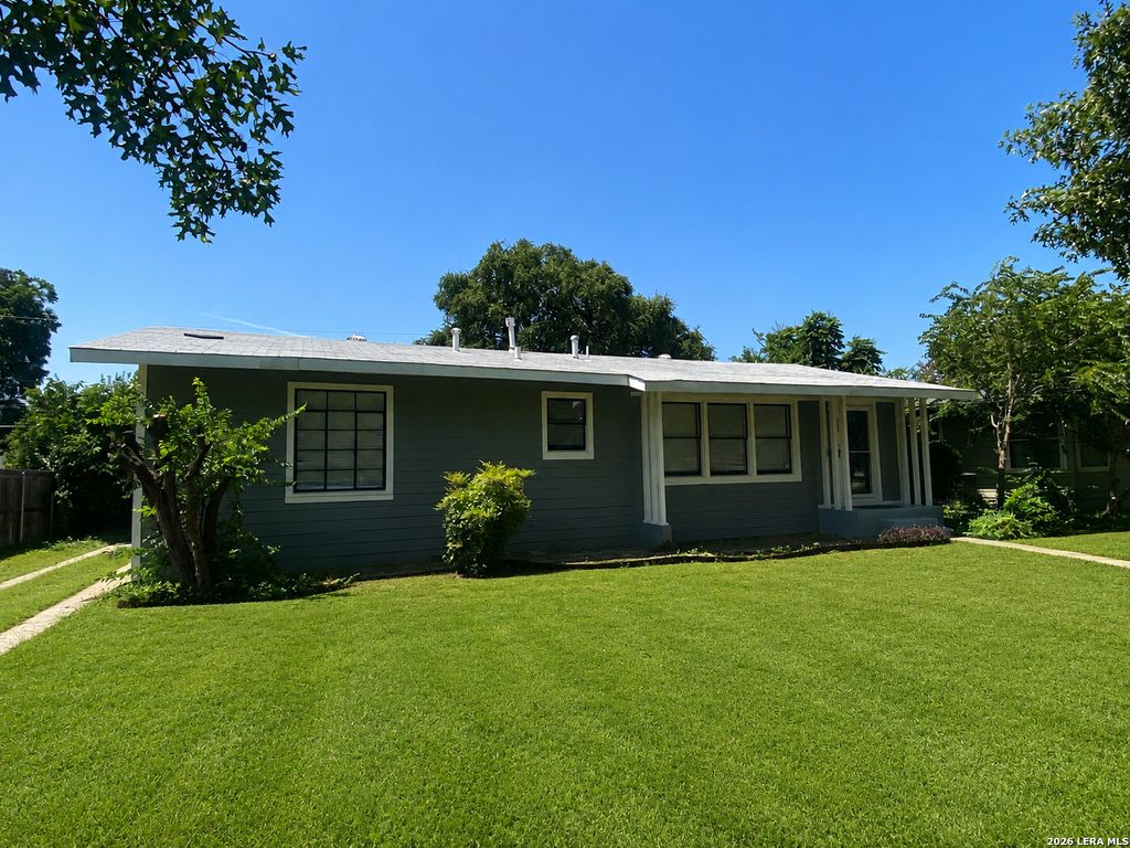 Photo of 308 Larchmont Dr, San Antonio, TX 78209 (MLS # 2002015)