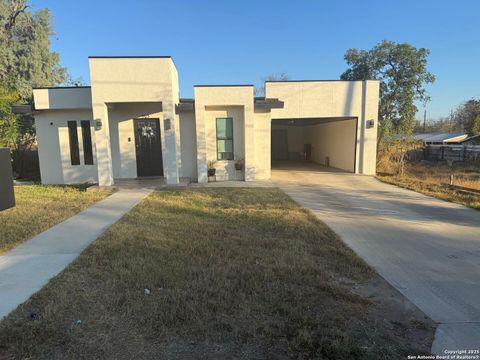 905 5th Carrizo Springs TX 78834