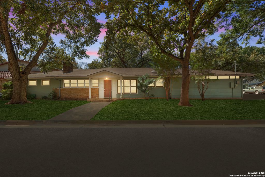 Photo of 985 Allen Avenue, New Braunfels, TX 78130 (MLS # 1922650)