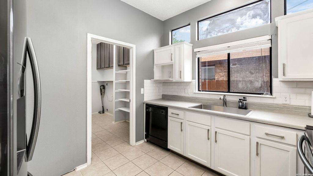 Photo of 9806 PEBBLE RIDGE DR, Converse, TX 78109 (MLS # 1959223)