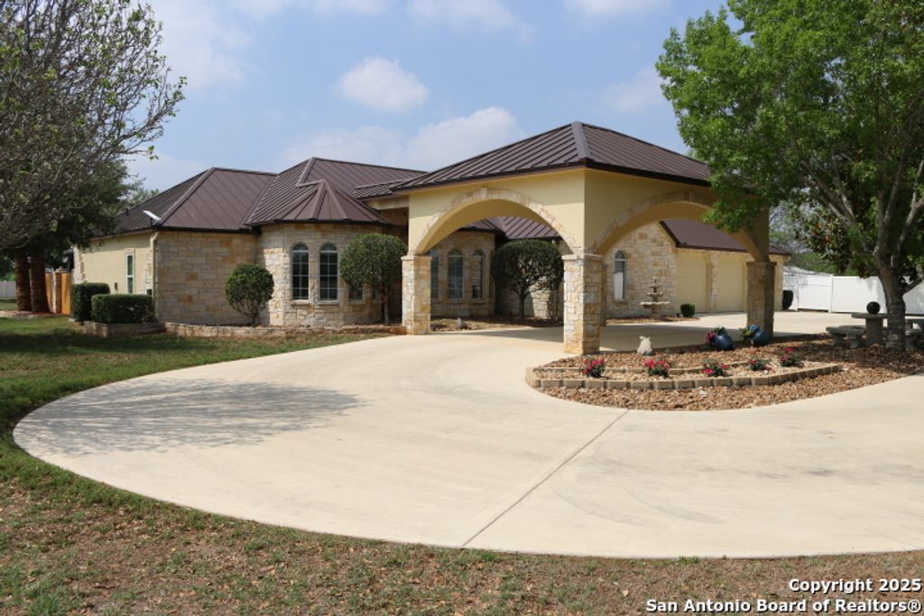 listing image 0