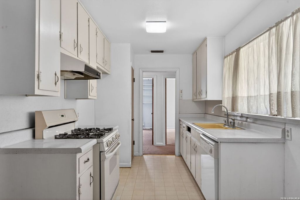Photo of 242 Middlebury, San Antonio, TX 78217 (MLS # 1965845)