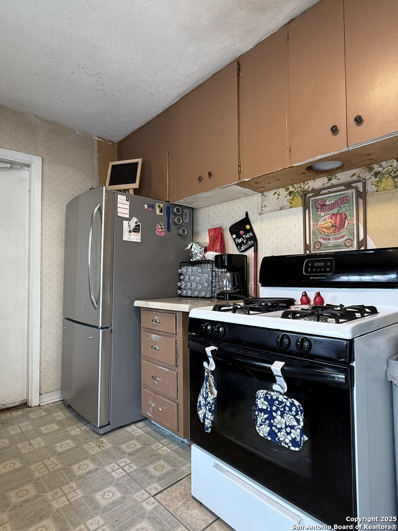 2407 Aiken