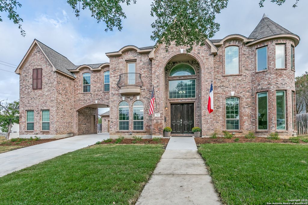 Photo of 701 Morningside, Terrell Hills, TX 78209 (MLS # 1916399)