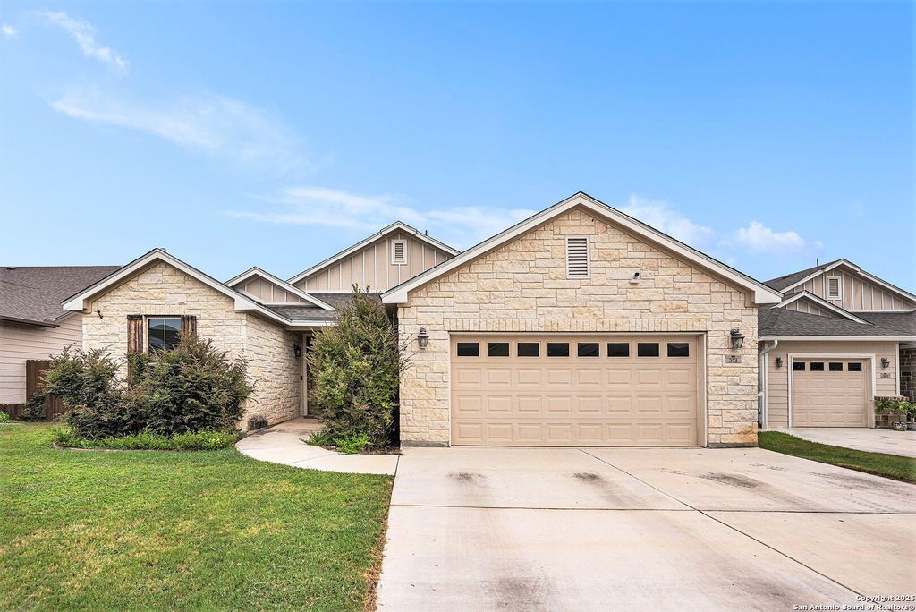 Photo of 312 Iron Gate, Pleasanton, TX 78064 (MLS # 1887658)