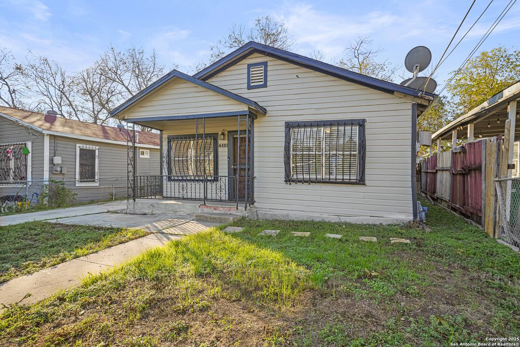Photo of 4410 Buena Vista, San Antonio, TX 78237 (MLS # 1929506)