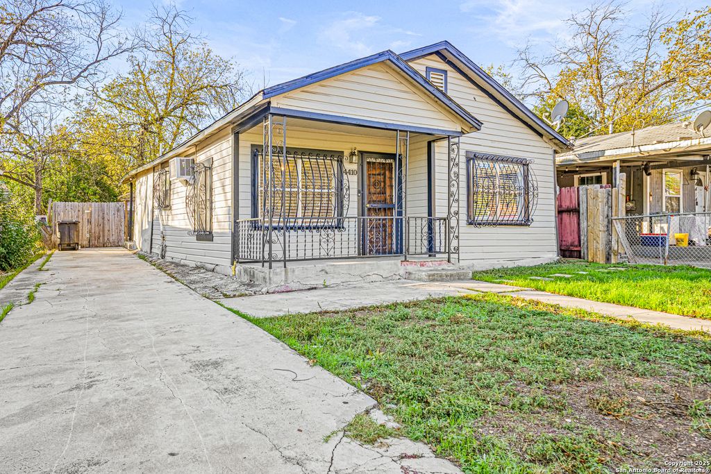 Photo of 4410 Buena Vista, San Antonio, TX 78237 (MLS # 1929506)