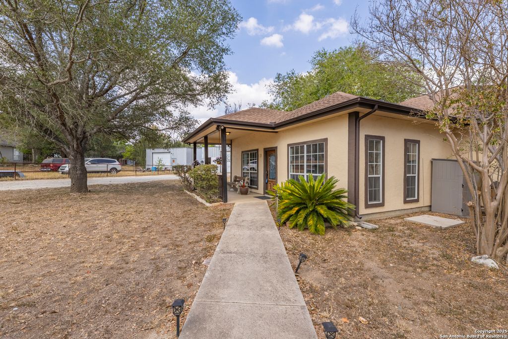 Photo of 10863 La Vernia, Adkins, TX 78101 (MLS # 1918289)