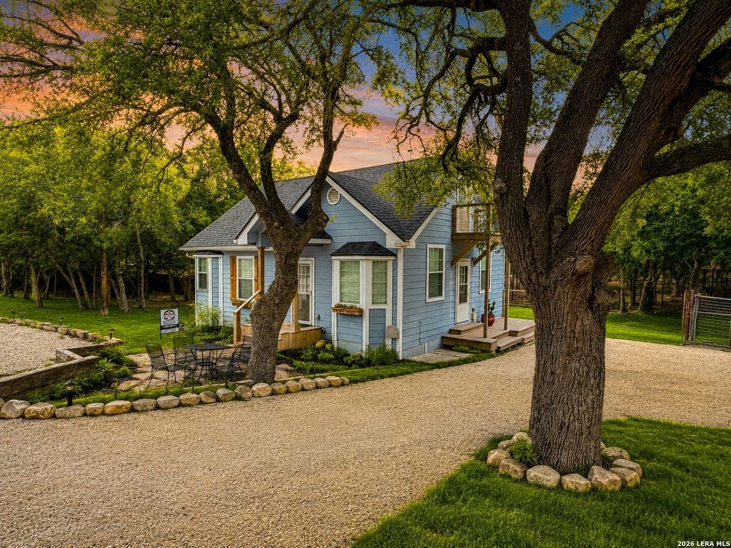 Photo of 205 Woodridge, Canyon Lake, TX 78133 (MLS # 1941007)