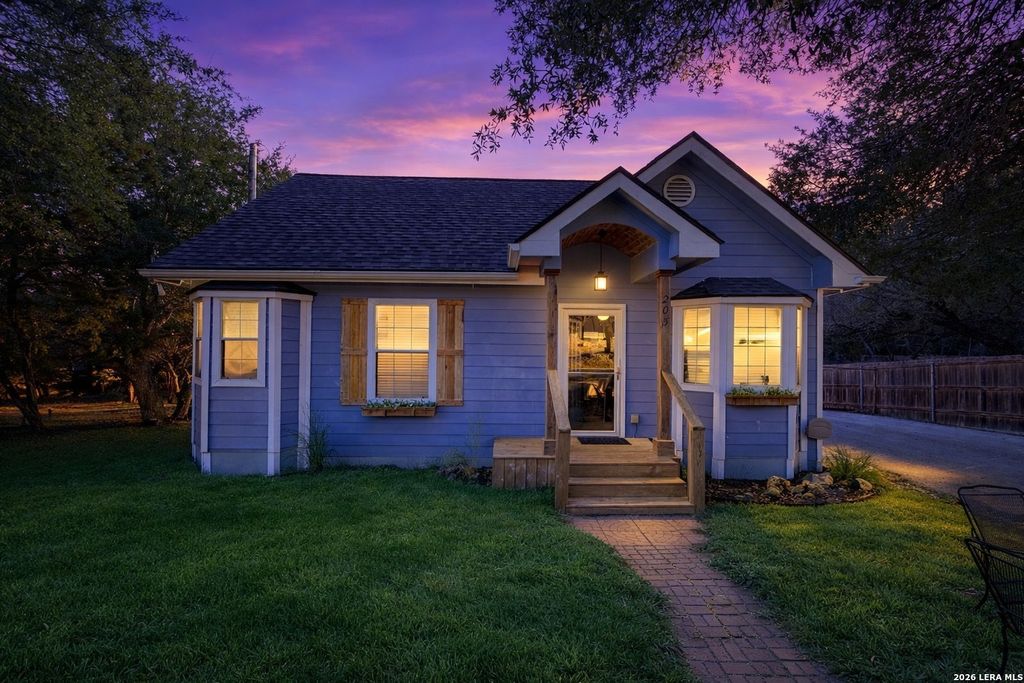 Photo of 205 Woodridge, Canyon Lake, TX 78133 (MLS # 1941007)