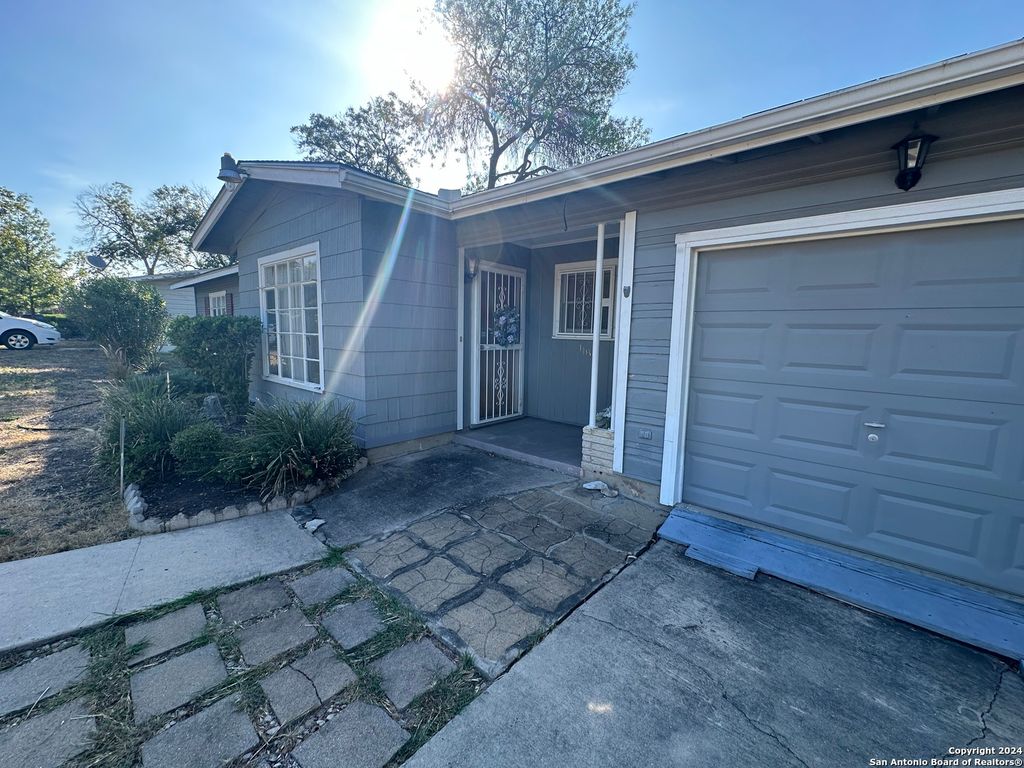 listing image 0