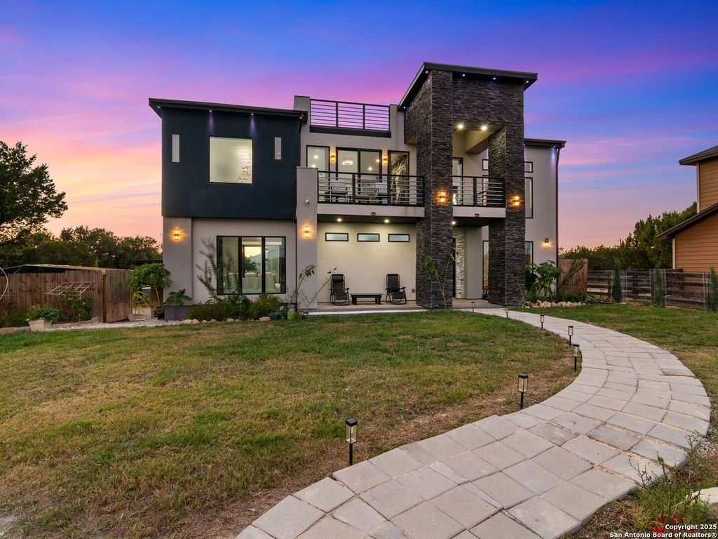 Photo of 629 Lake Island Drive, Canyon Lake, TX 78133 (MLS # 1925429)