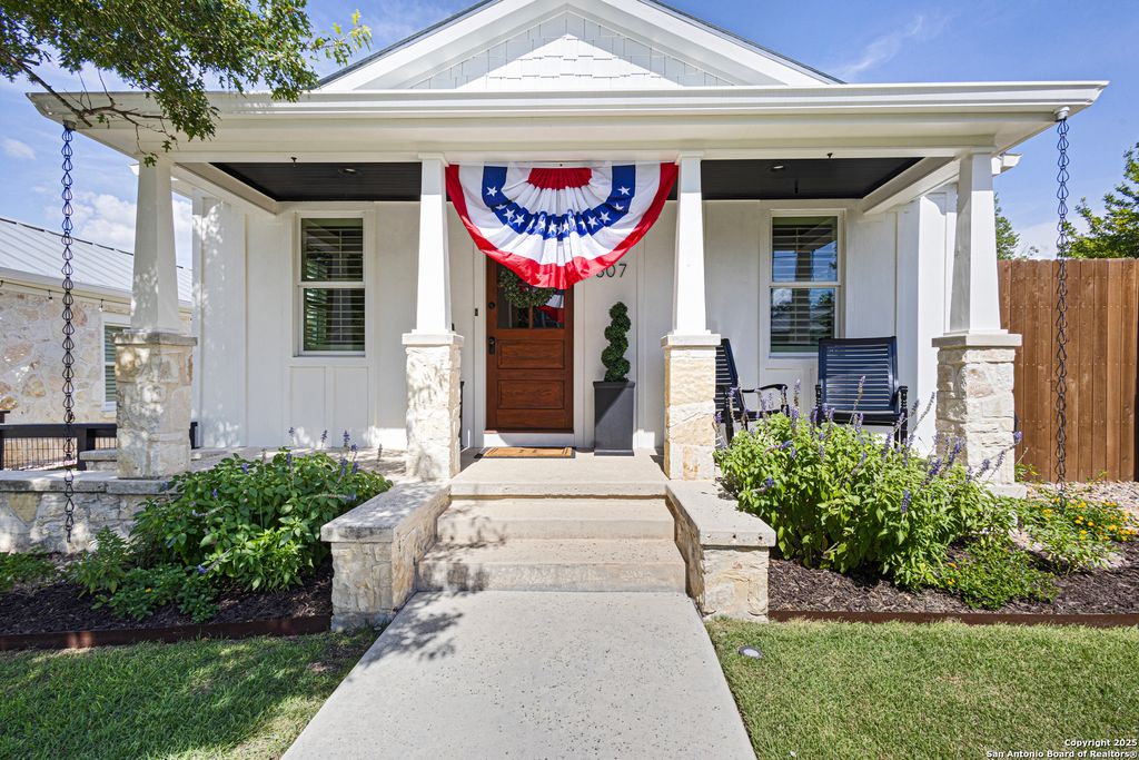 Photo of 307 Frey Street, Boerne, TX 78006 (MLS # 1908923)