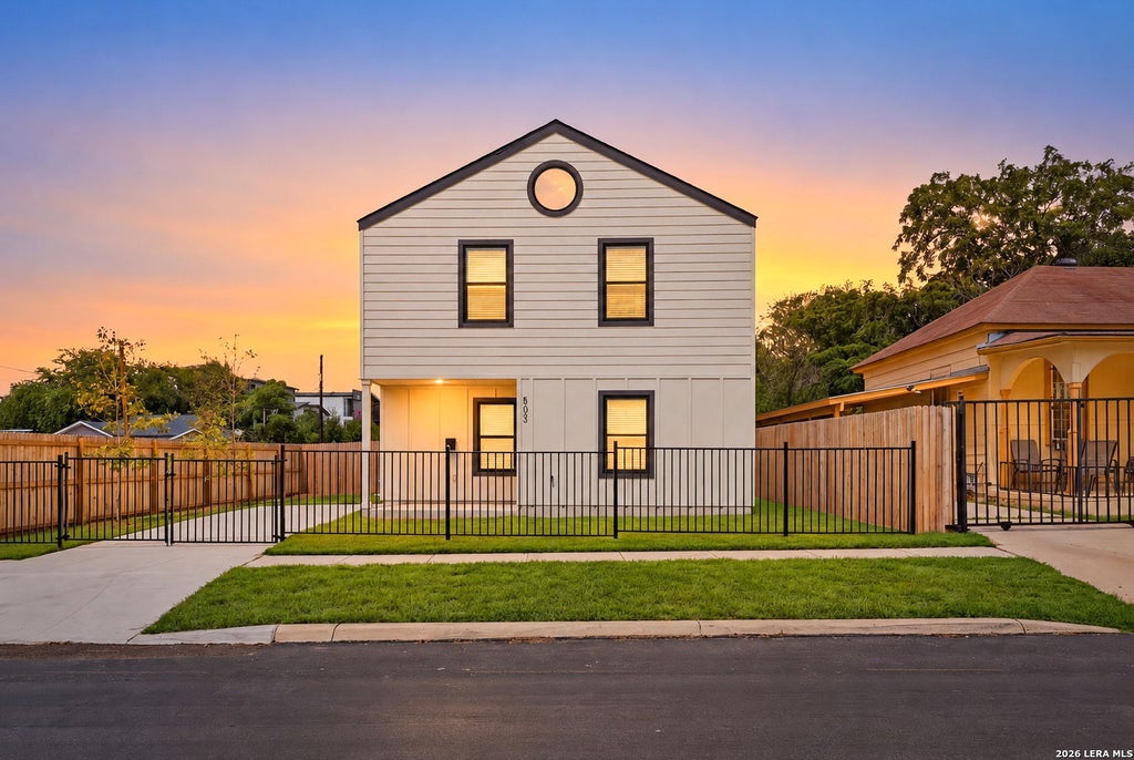 Photo of 503 Martin Luther King Dr, San Antonio, TX 78203 (MLS # 2019765)