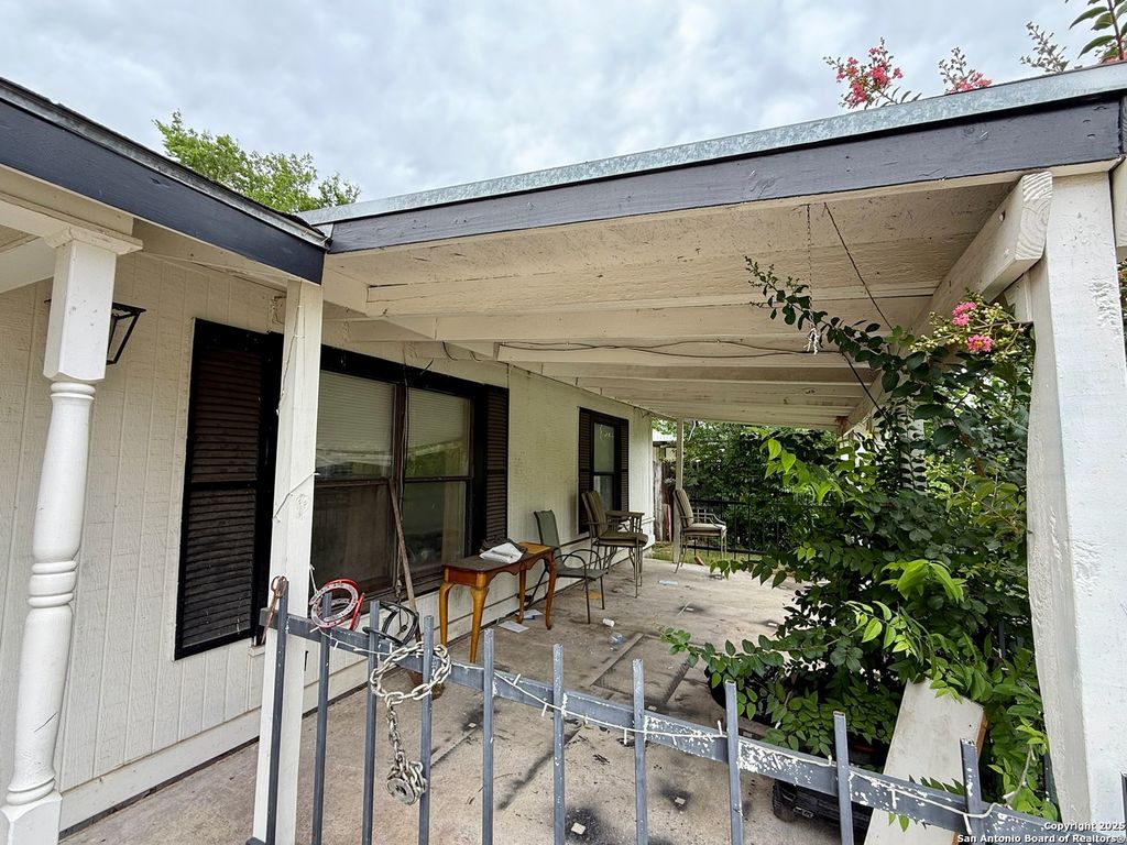 Photo of 215 W Academy, San Antonio, TX 78226 (MLS # 1929469)