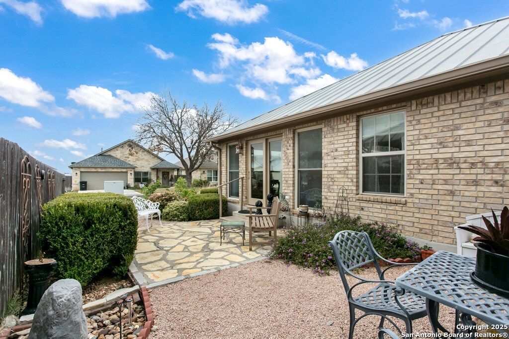 Photo of 1702 Cherrywood Dr, Fredericksburg, TX 78624 (MLS # 1929467)