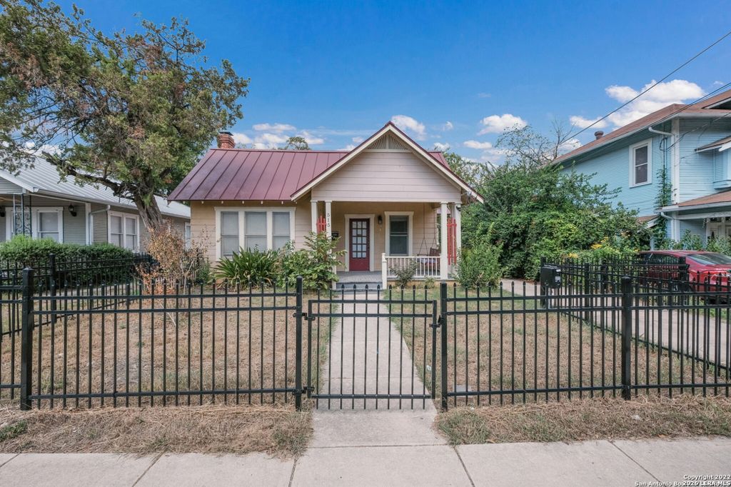 Photo of 515 E COURTLAND PL, San Antonio, TX 78212 (MLS # 1957356)