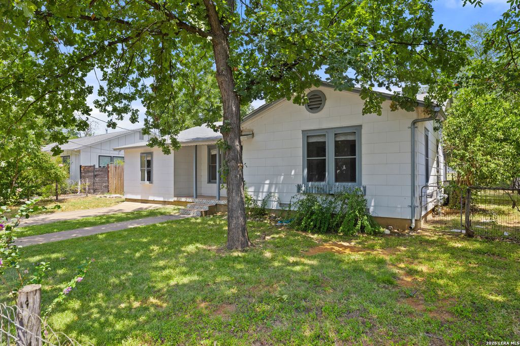 Photo of 106 W Mulberry, Fredericksburg, TX 78624 (MLS # 1992276)