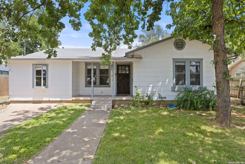 Photo of 106 W Mulberry, Fredericksburg, TX 78624 (MLS # 1992276)